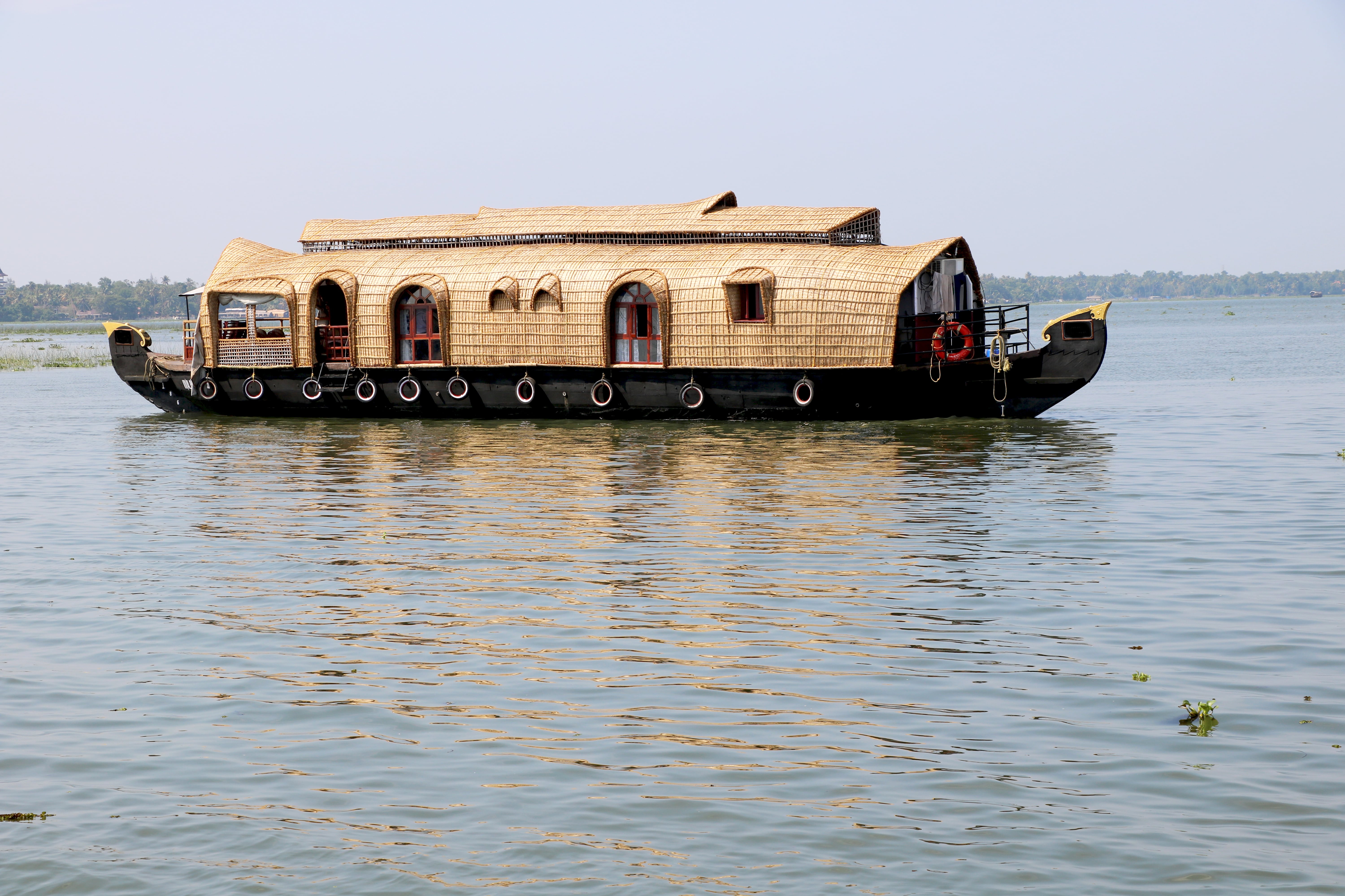 luxury houseboat Alleppey